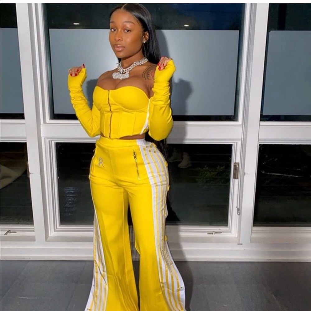 Shane Justin ; SHOPSOREAL. *TOP*